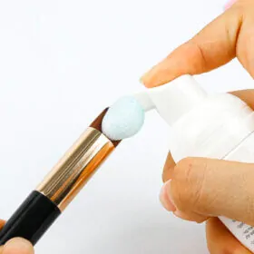 Čistící pěna expert lashes 100 ml + odličovací štetec růžový